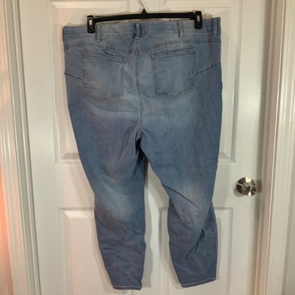Torrid Skinny Bombshell Light Wash Distressed Jeans Plus Size 26 - Picture 4 of 9